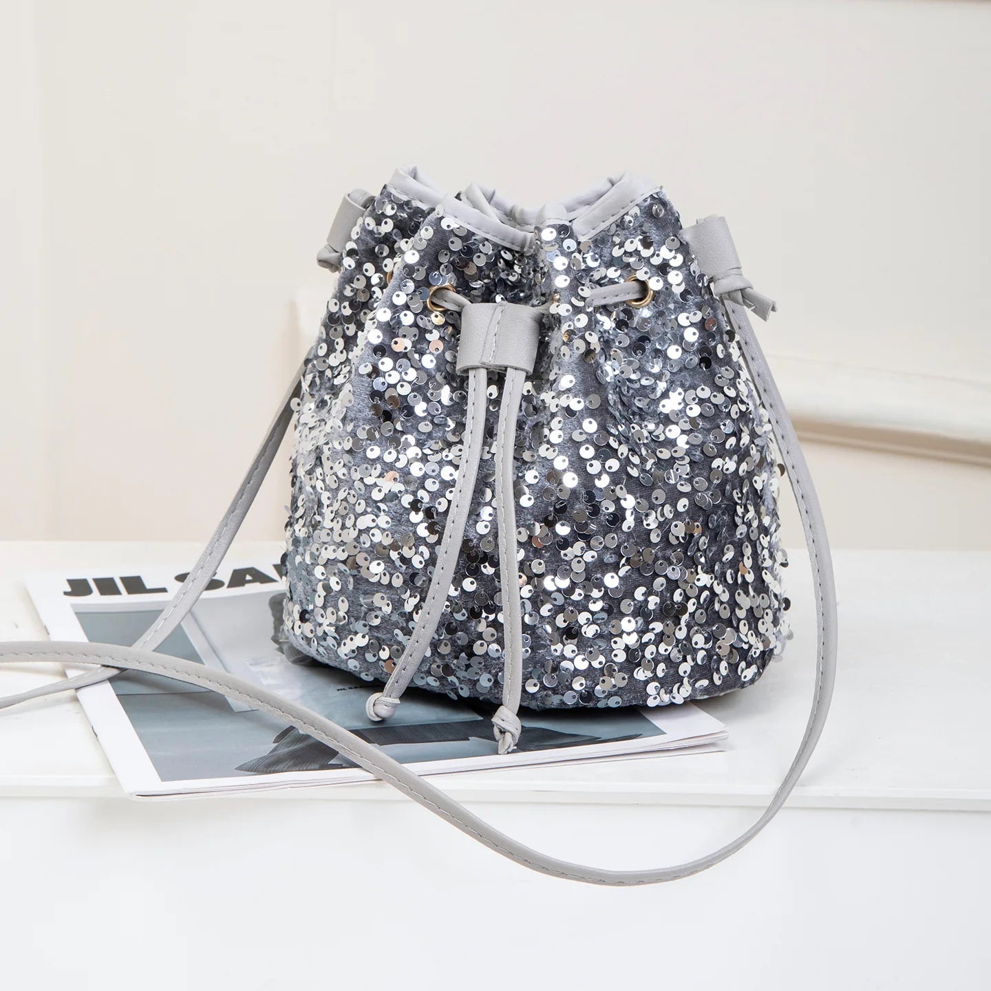New Chic Multicolor Sequin Shing Shoulder Bag Fashion Versatile Handbag Drawstring Bucket Bag Large Capacity Wallet Purse Bags