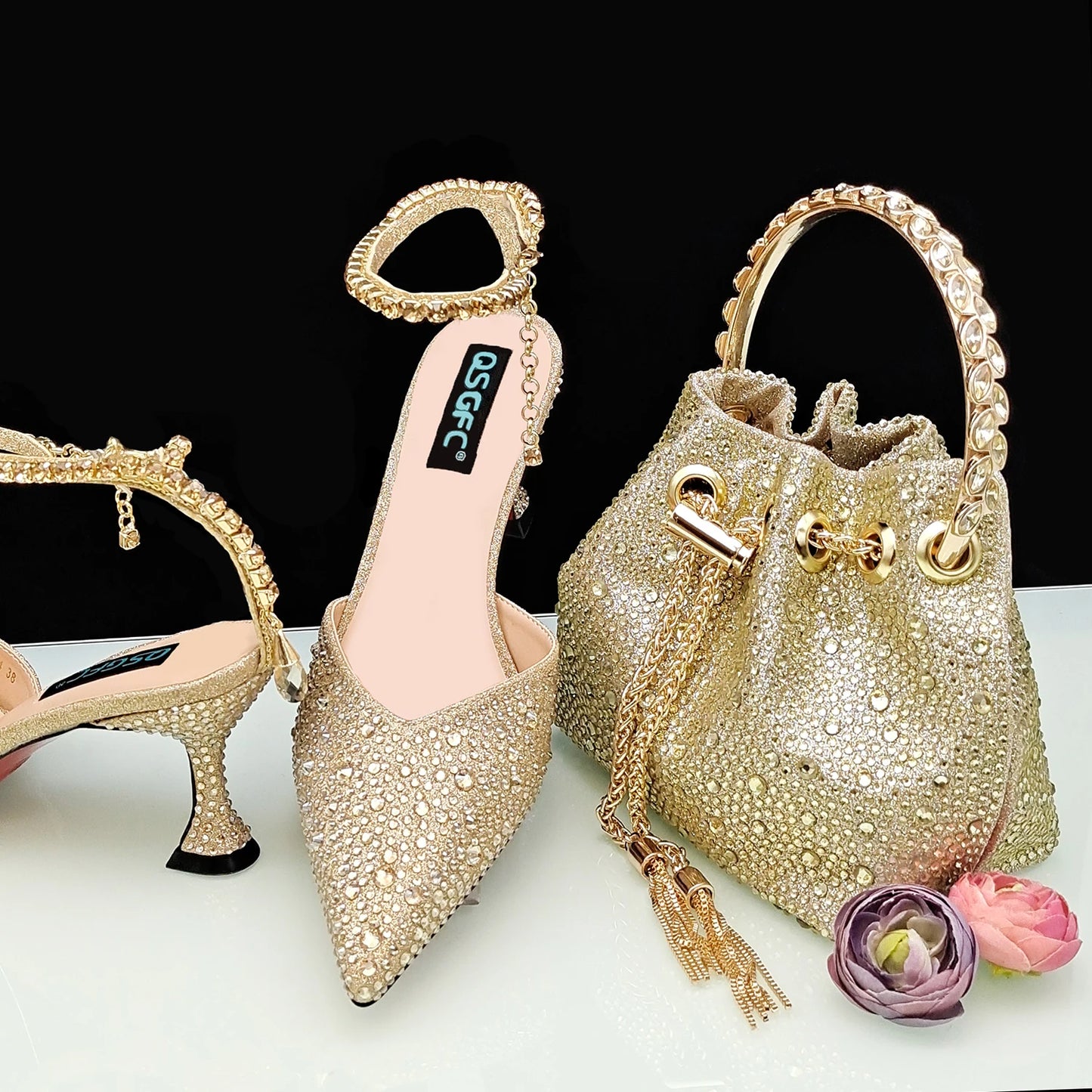 QSGFC Nigerian Popular Pointed Shoes And Bag Handle Soft Small Bag Anklet Design Mid-Heel Women's Shoes