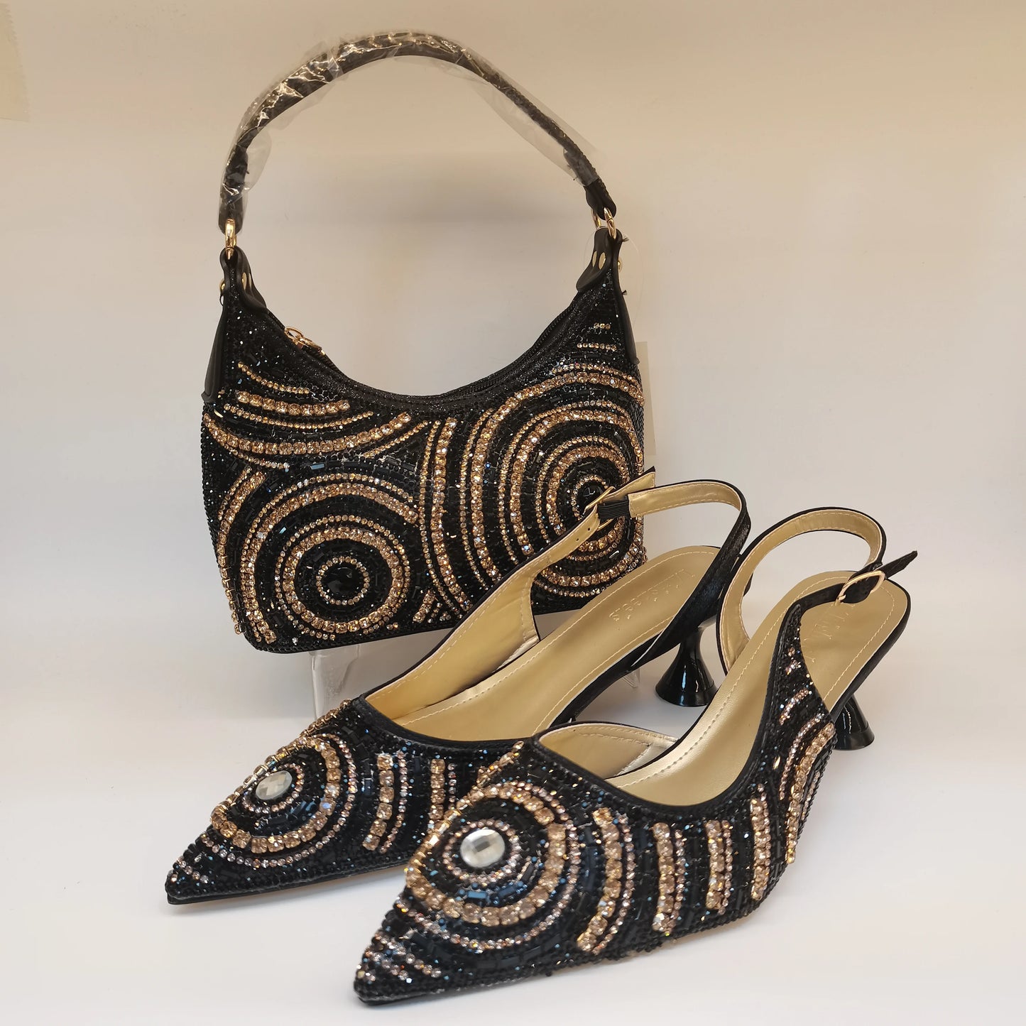 New Elegant Nigerian Women’s Gold Colour Heeled Shoes With Match Rhinestone Handbag Set Italian Design for Parties