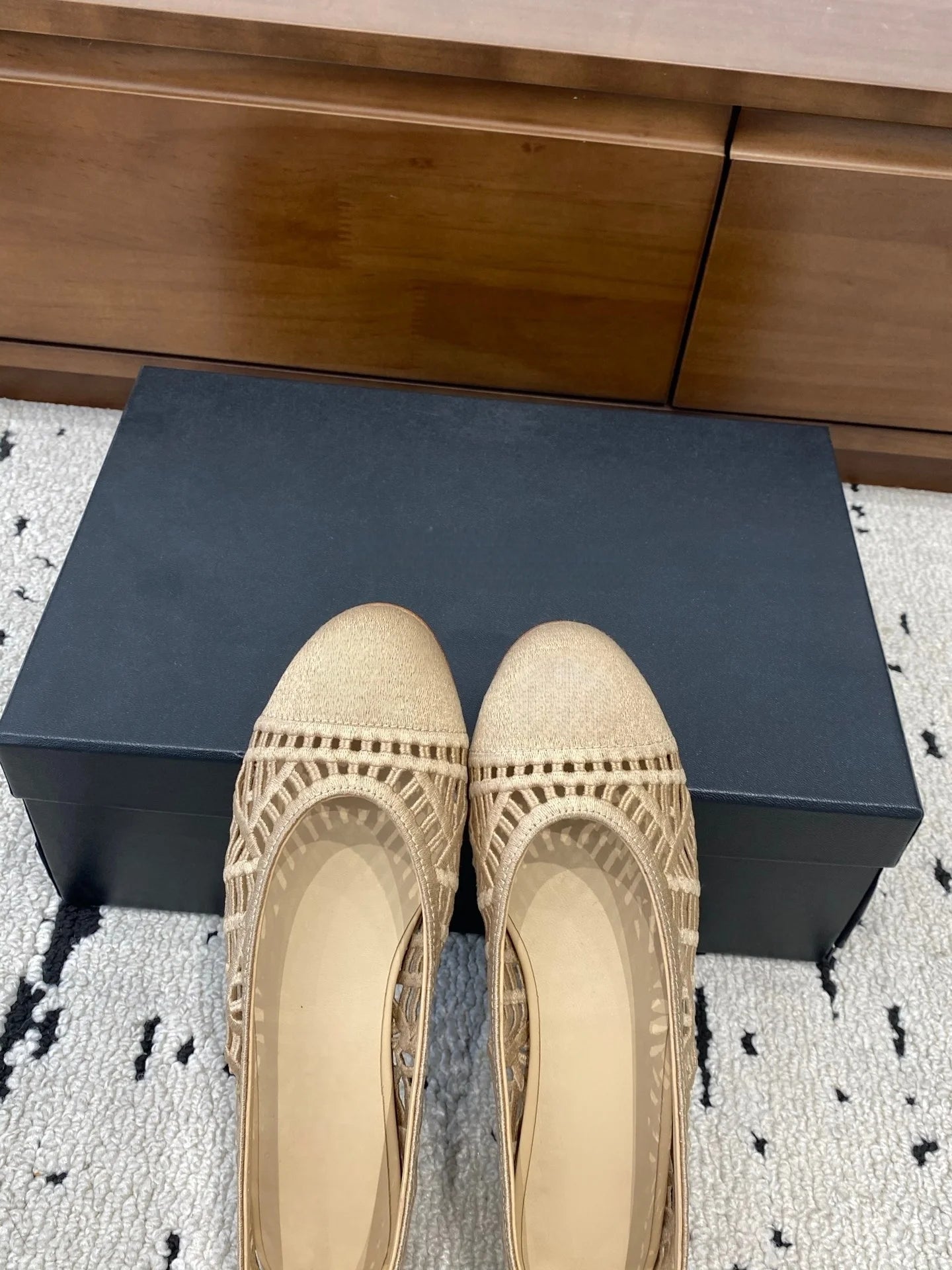 Luxury Brand Casual Flats Women's Fashion Slip-on Casual Shoes Hand-woven Versatile Flats Retro Casual Shoes Woven Cutout Design