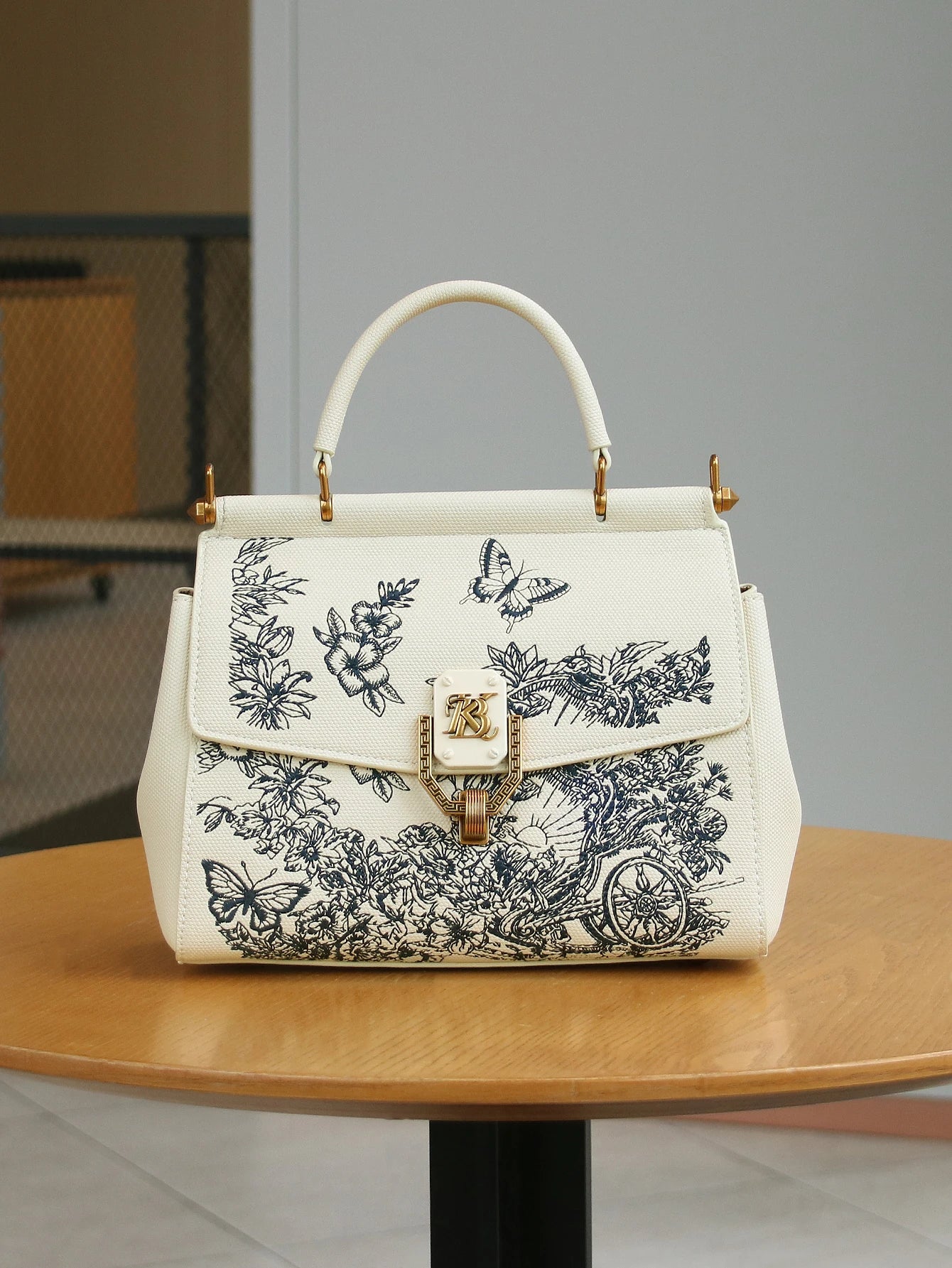 New fashion 2026 luxury handbag high quality niche design high sense embroidery western style small square bag with double-sided
