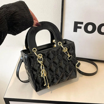 Faionable Lady Bag 2025 New Sle Small Diamond ID Crossbody Bag Small Fraance Sle Godd Handbag Women's Bag