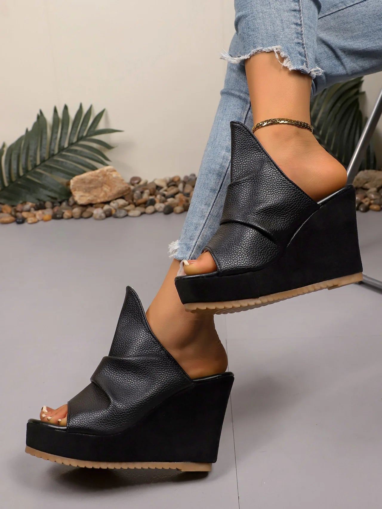 2026 New Women's Wedges Slippers Summer Thick Soled Luxury Shoes Super High Heels Fashion Open Toe Ladies Comfortable Slippers