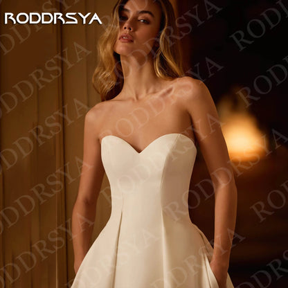 RODDRSYA Classic Wedding Dresses Satin Bridal Gowns Strapless Woman Sweetheart Neck A Line Bride Dress with Pockets Customized