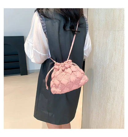 Women Drawstring Shoulder Bags Detachable Strap Quilted Crossbody Bag Solid Color Soft Padding Handbag for Outdoor Travel