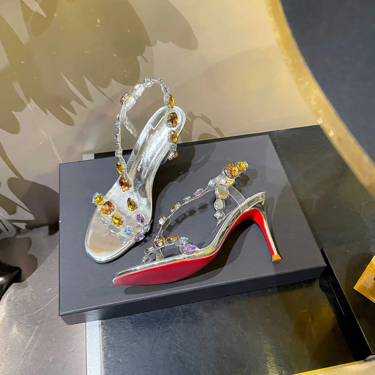 New silver rhinestone transparent straight strap sandals with slim heels and exposed toes, fashionable and stylish crystal shoes