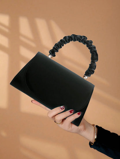 Elegant light luxury solid color women's handbag, fashionable and romantic banquet clutch, suitable for women's daily use.