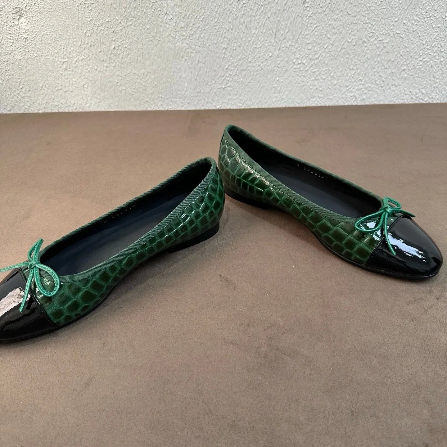 Luxury Brand Women's Slip-on Bow-accented  Low-heel Shoes Mary Janes Embossed Upper Patent Leather Versatile Casual Shoes
