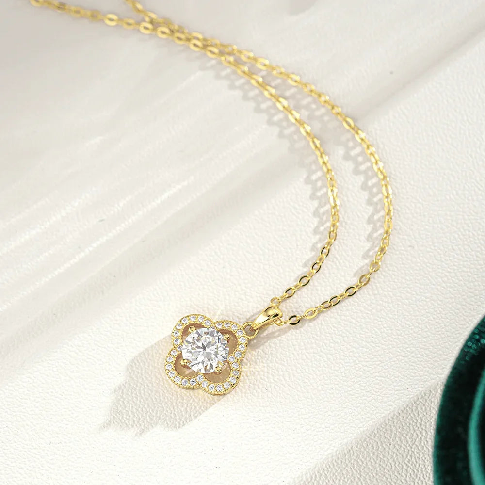 Luxury 100% Real 18k Gold Lucky Grass Pendant Clavicle Chain Women's Moissanite Pendant Necklace