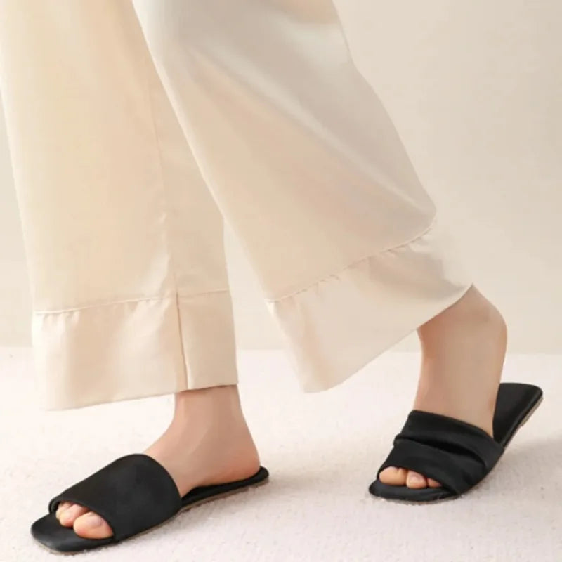 Summer New Women Shoes Premium Feel Flat Bottom Slippers for Woman Elegant Outdoors Slippers Luxury Designer Shoes Zapatos Mujer