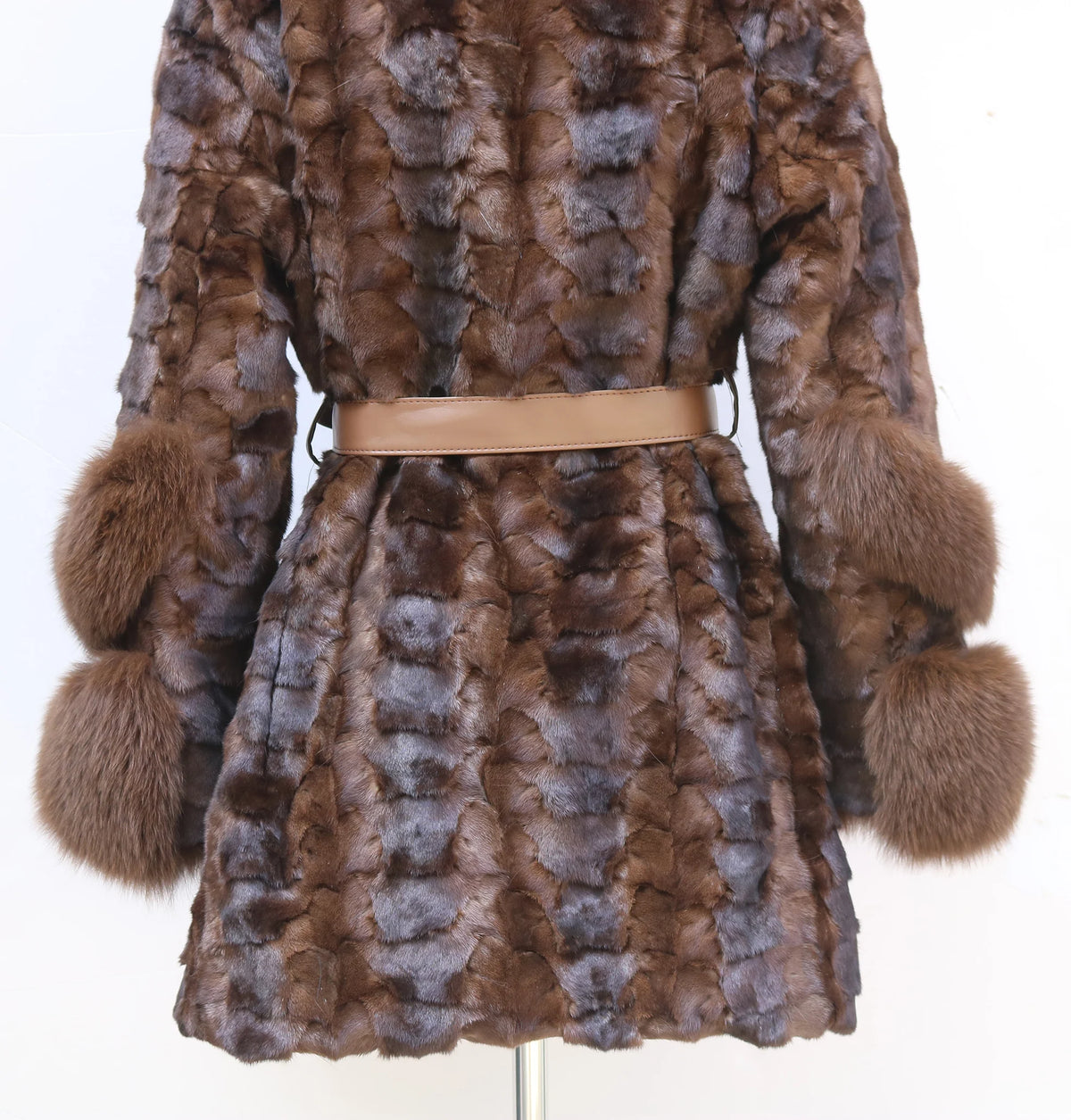 Ladies' Winter Mink Fur Coat 2026 with Fox Fur Collar Slimming Fashionable Elegant Temperament Light Luxury Ladies Style