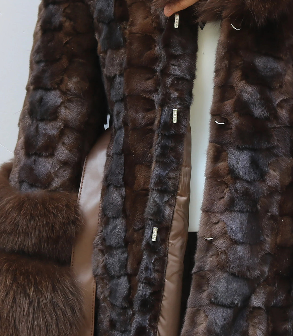 Ladies' Winter Mink Fur Coat 2026 with Fox Fur Collar Slimming Fashionable Elegant Temperament Light Luxury Ladies Style