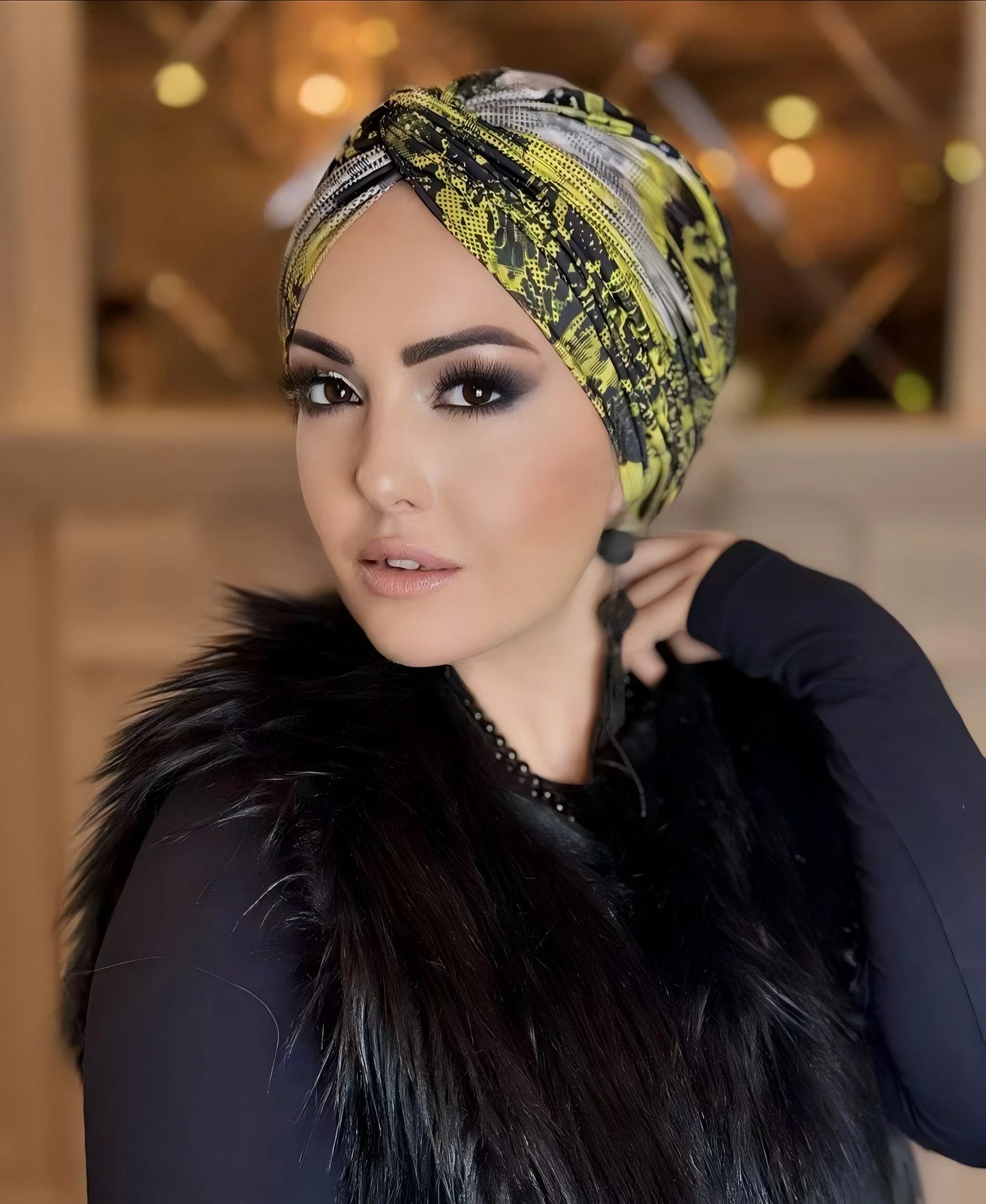 1PCS Women Headscarf French Retro Style Light Luxury Patterned Headscarf Matching Exudes Temperament