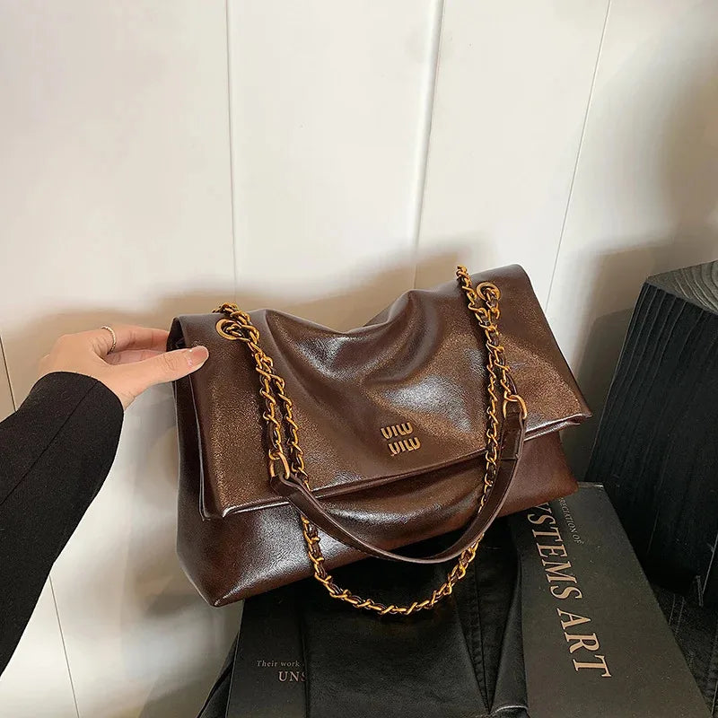 High-quality designer large-capacity underarm tote bag female 2026 new wild light luxury high-end commuter chain messenger bag