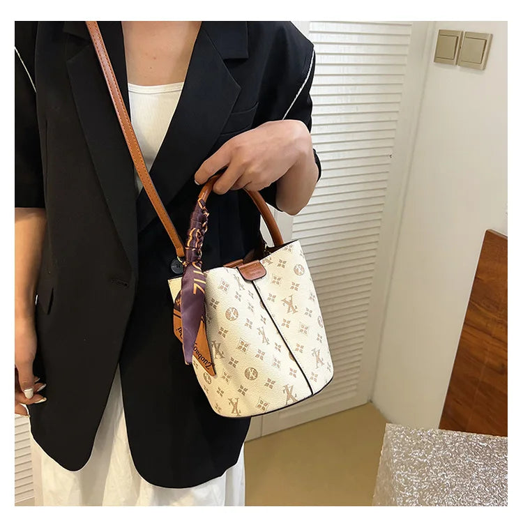2025 Luxury Designer Women'S Shoulder Bag High-End Fashional Water Bucket Bag Crossbody Bags Unique Women Clutch Travel Tote Bag