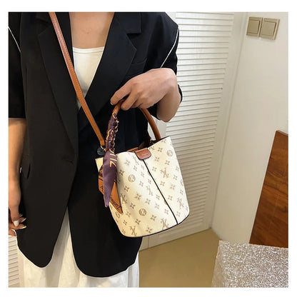 2025 Luxury Designer Women'S Shoulder Bag High-End Fashional Water Bucket Bag Crossbody Bags Unique Women Clutch Travel Tote Bag