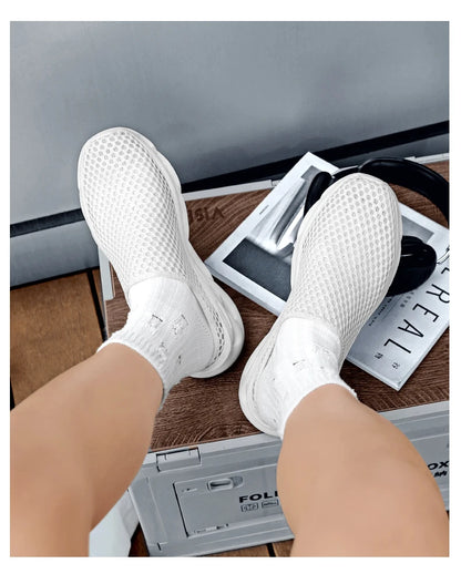 Men Slippers Summer Breathable Home Indoor Slippers Men Flats Thick Bottom Lightweight Slides Fashion Outdoor Walking Shoes