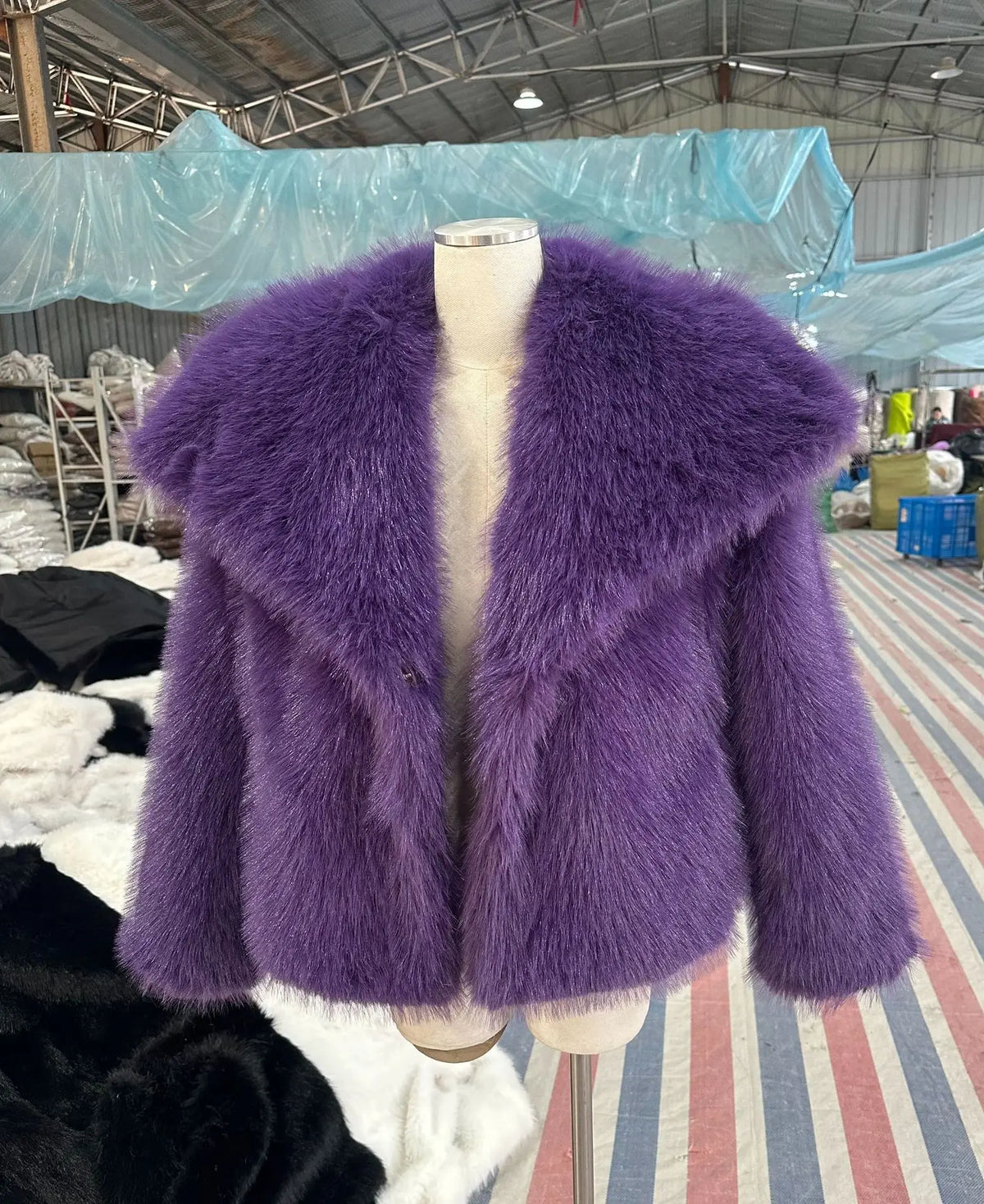 Women's Winter Fur Coat Mink Fur Large Lapel Fluffy Short Top in Large Size for Warmth And Style