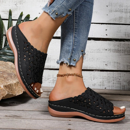 Women Slippers Elegant Floral Comfort Sandals Hollow-Cut Stylish Wedge Slippers Designer Versatile Slides Women Beach Shoes