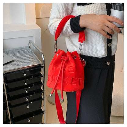 New Fashion Women's Bucket Bag Trend Brand Personality Plush Shoulder Bag High-end Elegant Crossbody Bag Designer Luxury Handbag