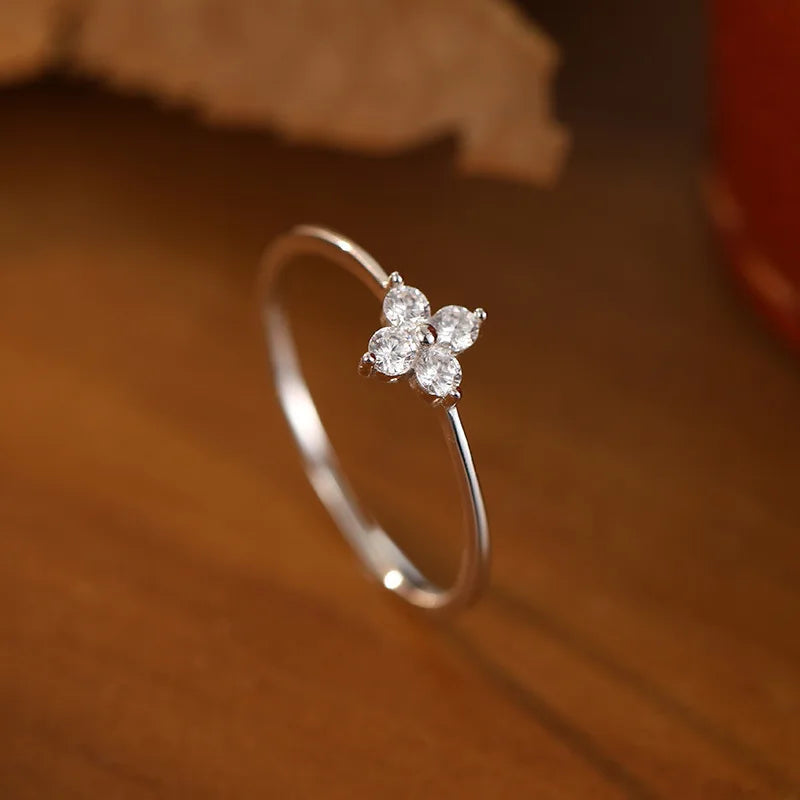 925 Thai Silver Inlaid Four Leaves Clover Zirconia Flower Ring for Women Simple Elegant Good Luck Anniversaries Jewelry Gift