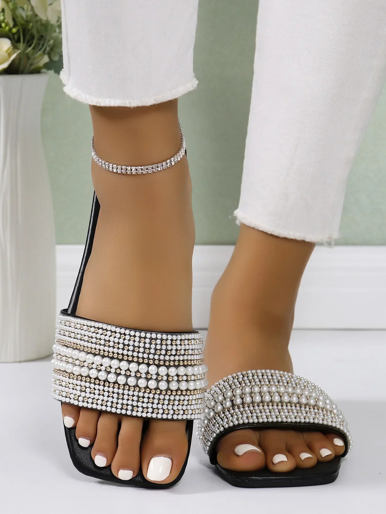 Women's Flat Bottom Sandals 2025 Summer New Style Beaded Rhinestone Shoes Womens Outdoor Fashion Slippers
