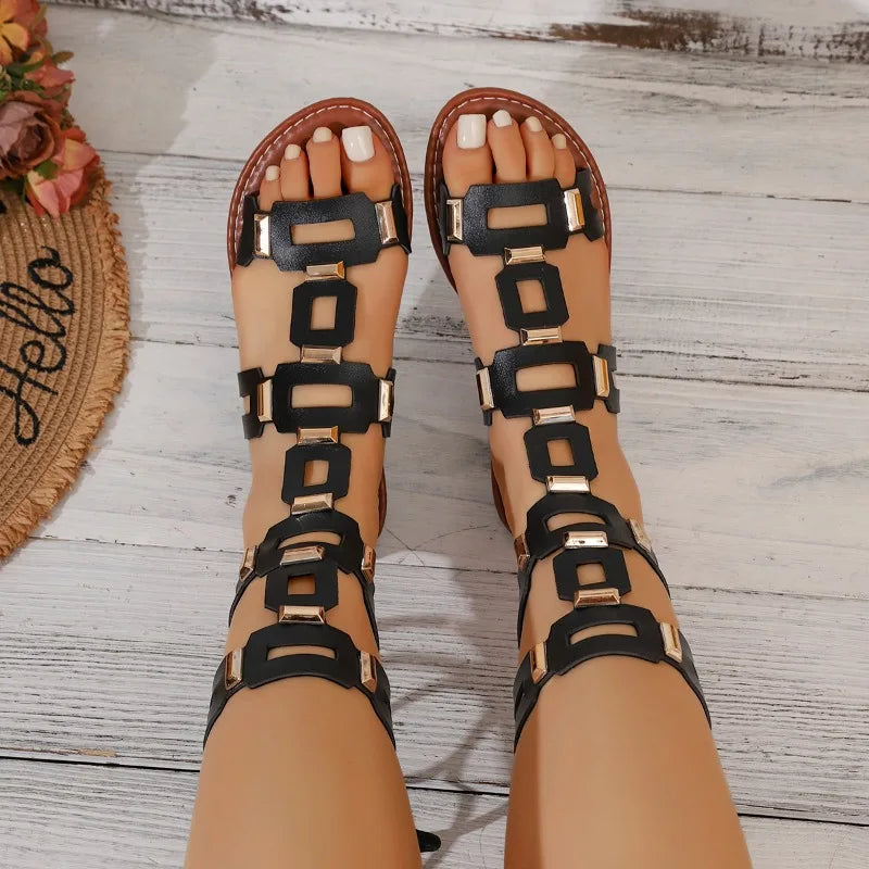 2026 Summer Luxury Round Toe PU Women's Sandals Fashionable Flat Casual Beach Shoes Stylish Metallic Decoration Women's Sandals