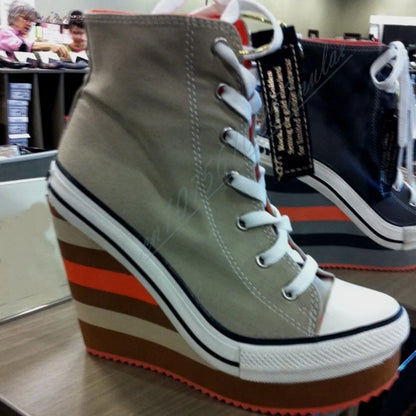 2026 New Arrival Women Black Canvas Wedge Heel High Top Sneakers Lace Up Platform Casual Sneakers Striped Wedge Sole Streetwear