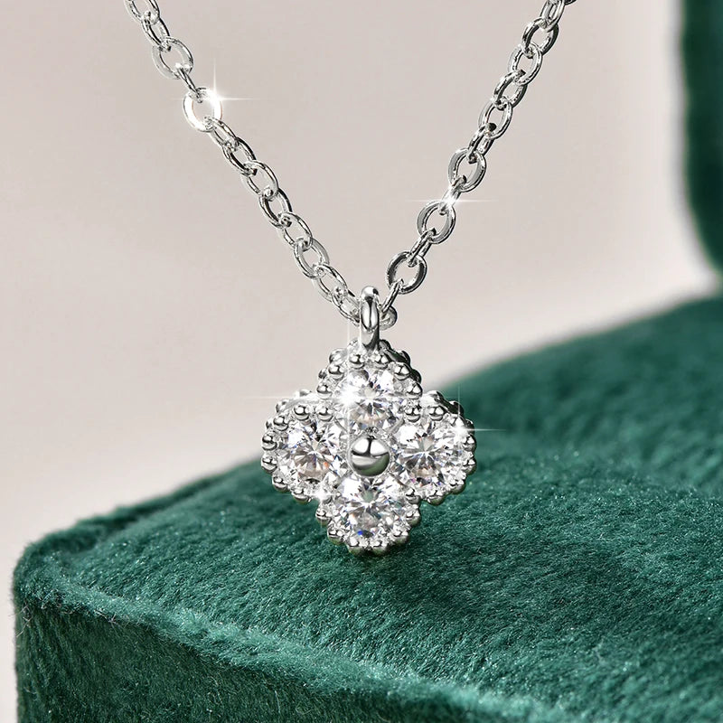 Rrjzz Lucky Clover D-Color Round Moissanite Necklace for Women Four-Leaf Flower Lab Imitation Diamond Pendant Necklace Jewelry