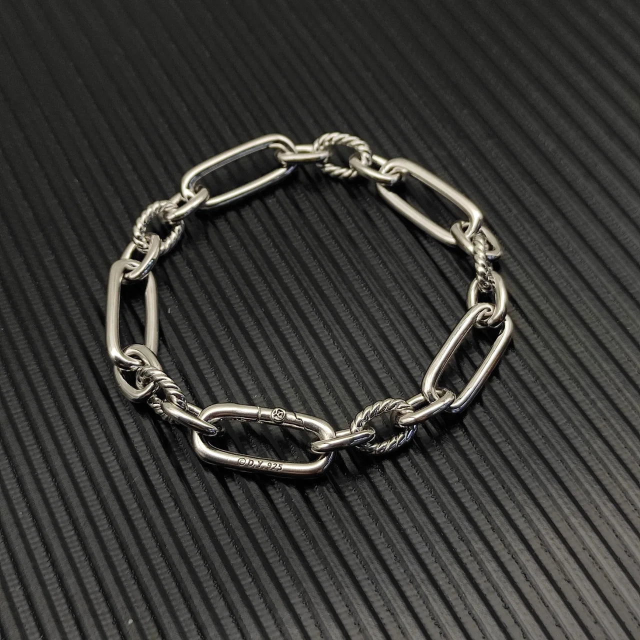 2026 New DY High Quality Bracelets Collection Luxury Trend Jewelry Gift Simple Fashion Design Suitable for Both Men and Women 2