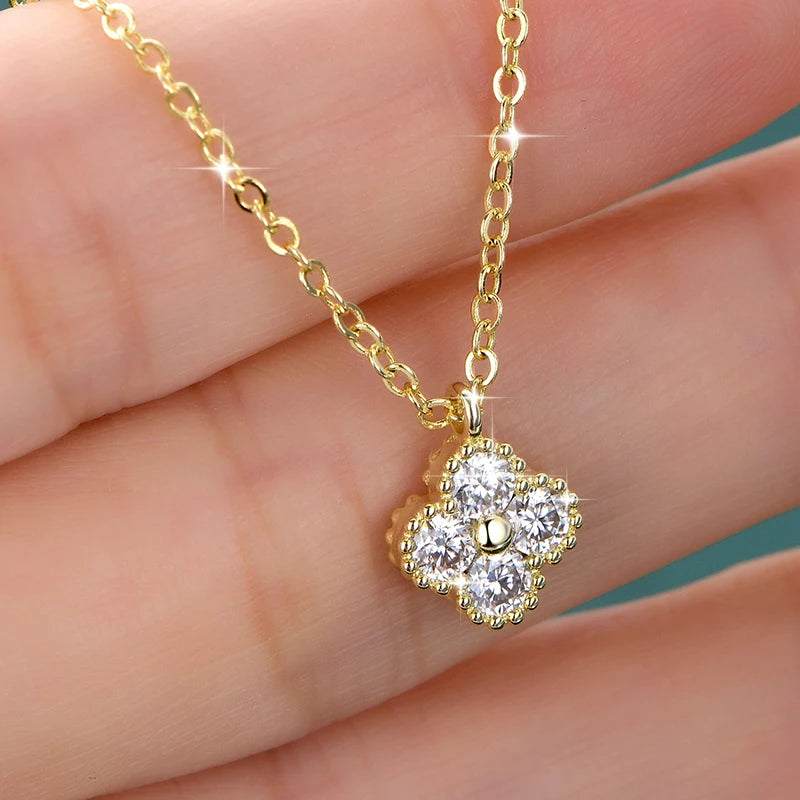Rrjzz Lucky Clover D-Color Round Moissanite Necklace for Women Four-Leaf Flower Lab Imitation Diamond Pendant Necklace Jewelry