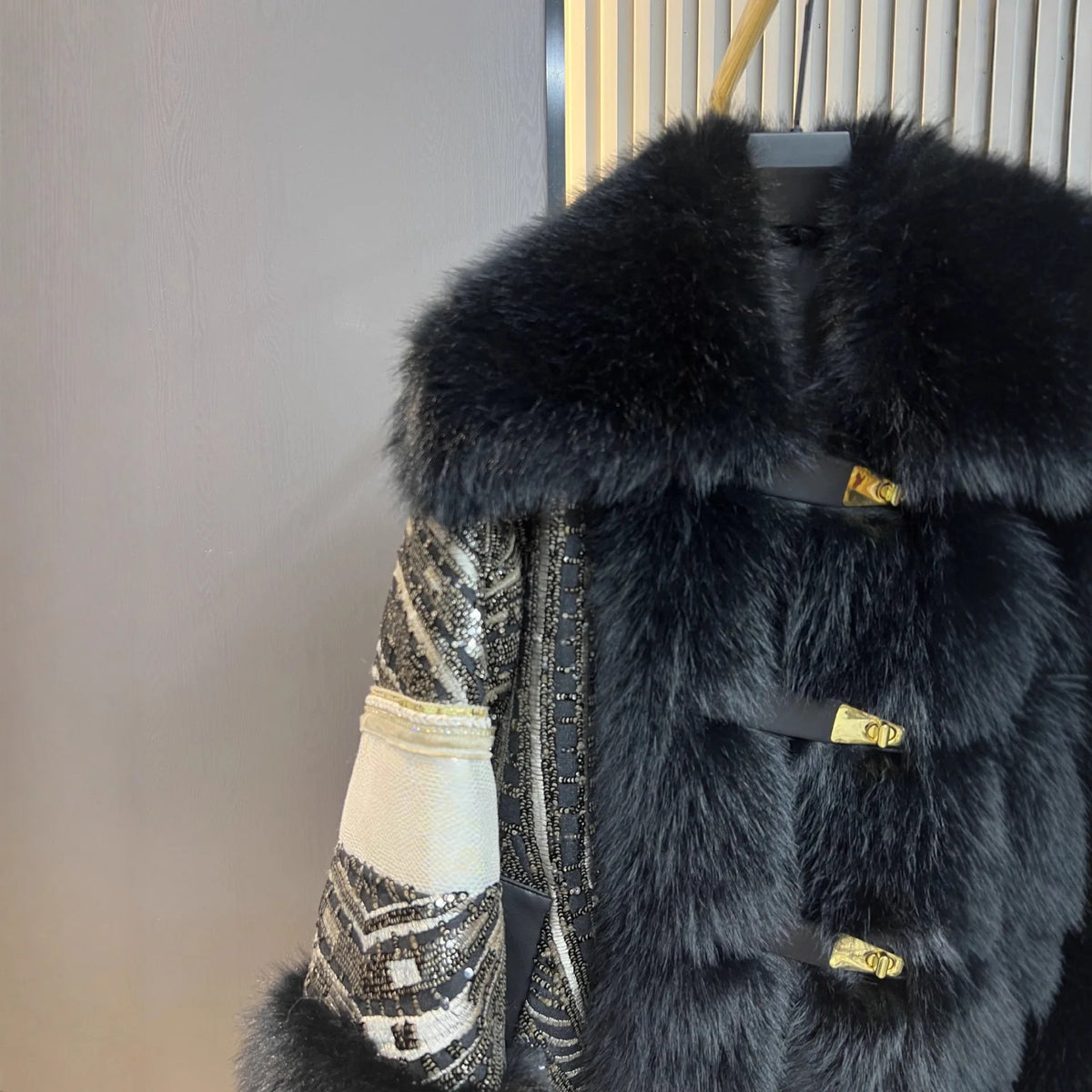 2025 Autumn Winter New Faux Fox Fur Coat Fashionable Stylish Korean Version Heavy Sequins Trendy Women's Jacket Furry Coat