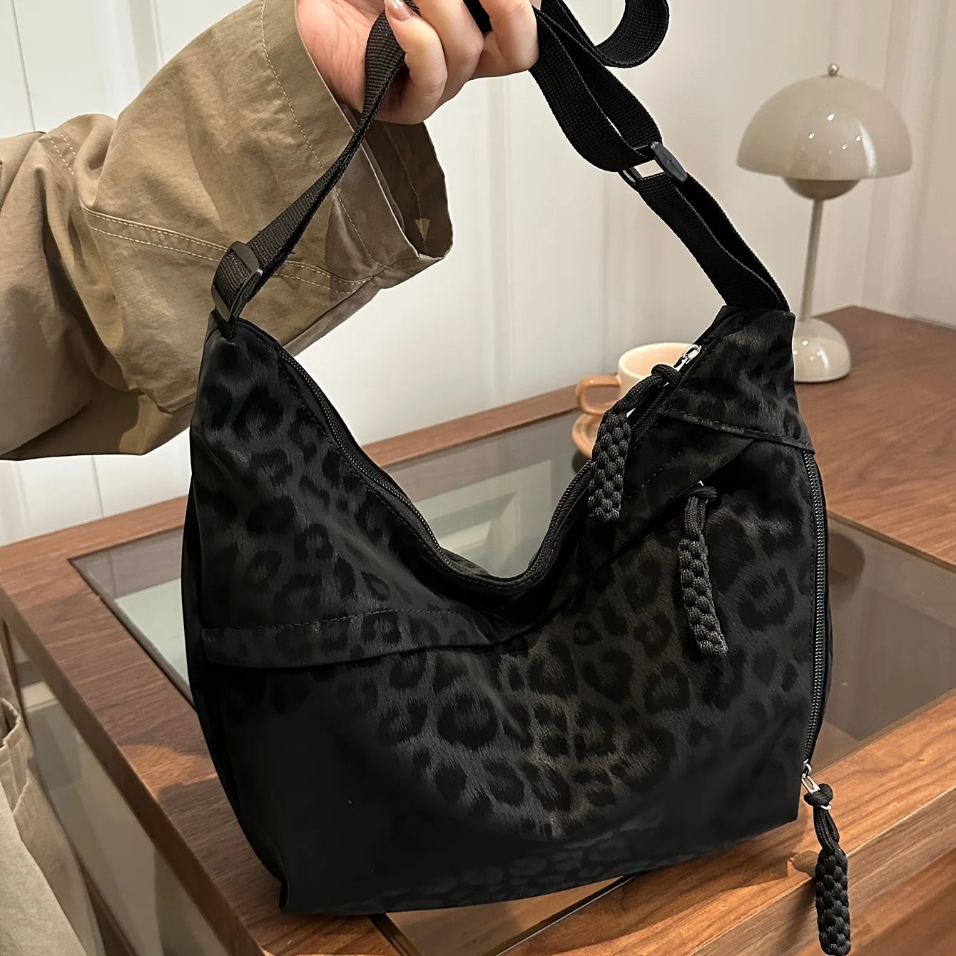 1pc Leopard Print Crossbody Bag for Women, Trendy Casual Shoulder Purse with Adjustable Strap, Fashionable Zipper Pocket Purse