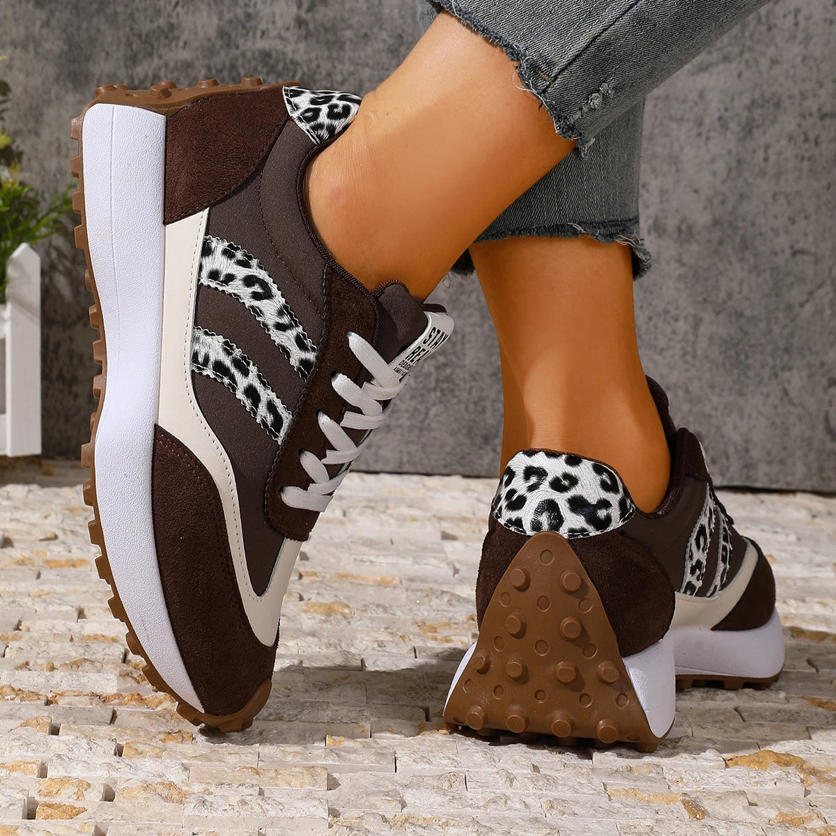 2026 Spring Women Sneakers New Luxury Flat Slip on Sneakers Women Trend Comfortable Lightweight Outdoor Designer Shoes for Women