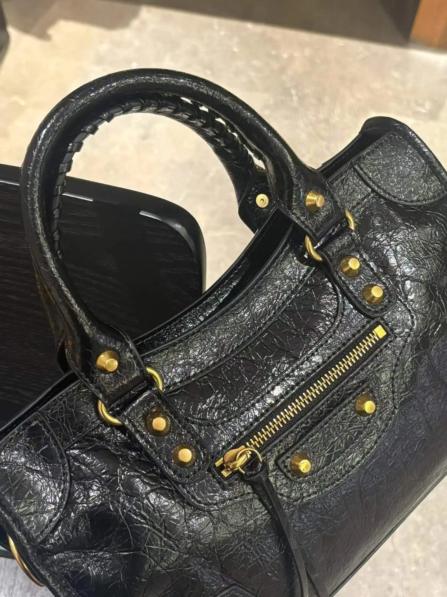2026 Luxury Design Le City Rivet Motorcycle Bag Leather Leather Leather Handheld Women's Bag Trendy Fashion Single Shoulder Diag