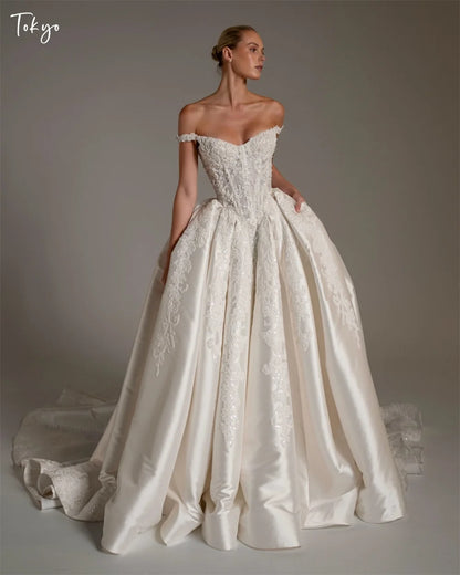 Tokyo Customized White Strapless Neck Satin Wedding Dresses Sleeveless Lace-Up Back Bridal Gown 2026 Elegant A-Line Wedding Gown