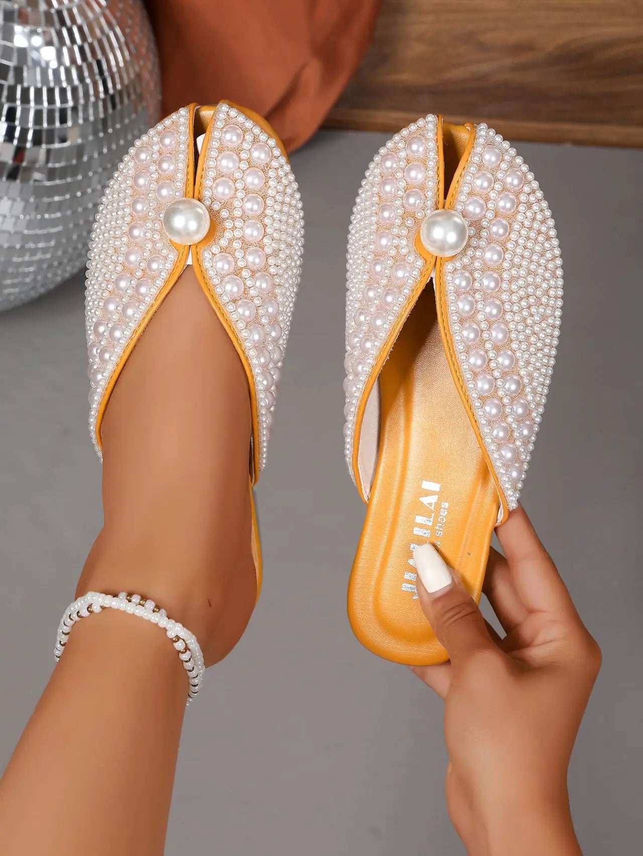 Women Slippers Summer Fashion Rhinestone Home Women Mules Shoes Elegant Slippers Luxury Designer Flat Sandals House Slides Women
