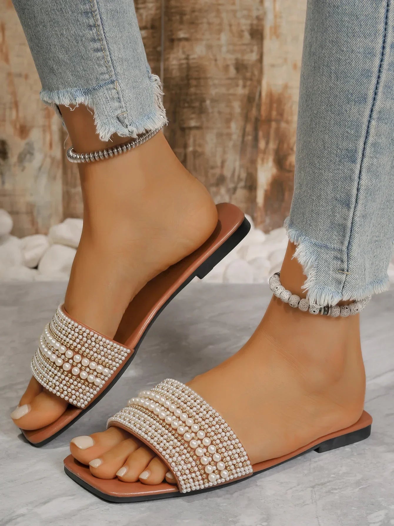 Women's Flat Bottom Sandals 2025 Summer New Style Beaded Rhinestone Shoes Womens Outdoor Fashion Slippers