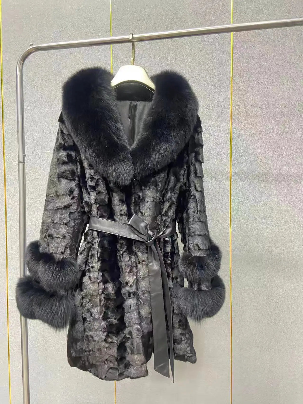 Winter Mink Fur Coat 2026 with Versatile Fox Fur Collar Light Luxury Slimming Fashionable Ladies' Style for Elegant Temperament
