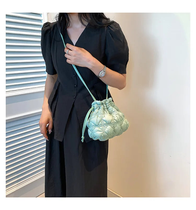 Women Drawstring Shoulder Bags Detachable Strap Quilted Crossbody Bag Solid Color Soft Padding Handbag for Outdoor Travel