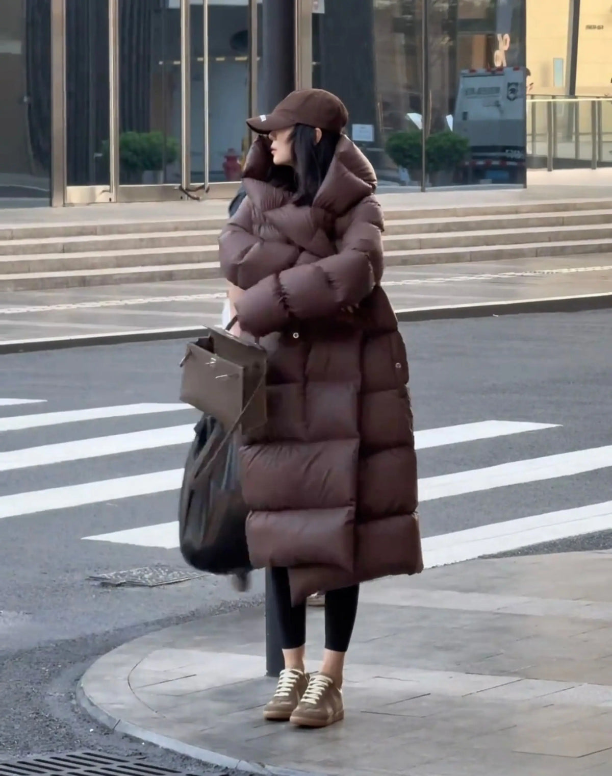 Knee Length Hooded Down Jacket for Women's Winter New Loose White Duck Down Thickened Warm Jacket 2024