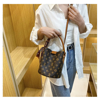 2025 Luxury Designer Women'S Shoulder Bag High-End Fashional Water Bucket Bag Crossbody Bags Unique Women Clutch Travel Tote Bag