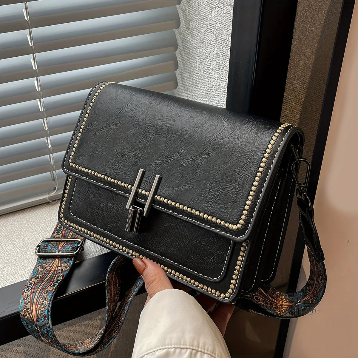 Mini Cross-Body Bags for Women, Adjustable Strap, Small Square Design Purse, Fashion Shoulder Bag, New Designer Mini Leather Bag