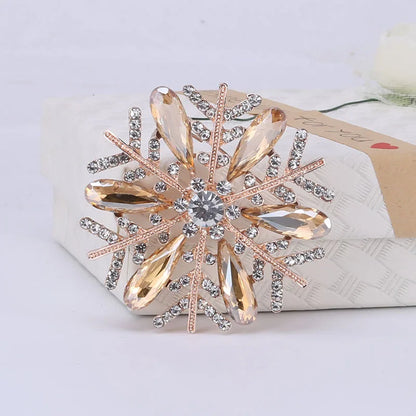 High-grade Rhinestone Snowflake Brooch Female Exquisite Jewelry Banquet Wedding Brooches Clothing Corsage Crystal Flower Badge
