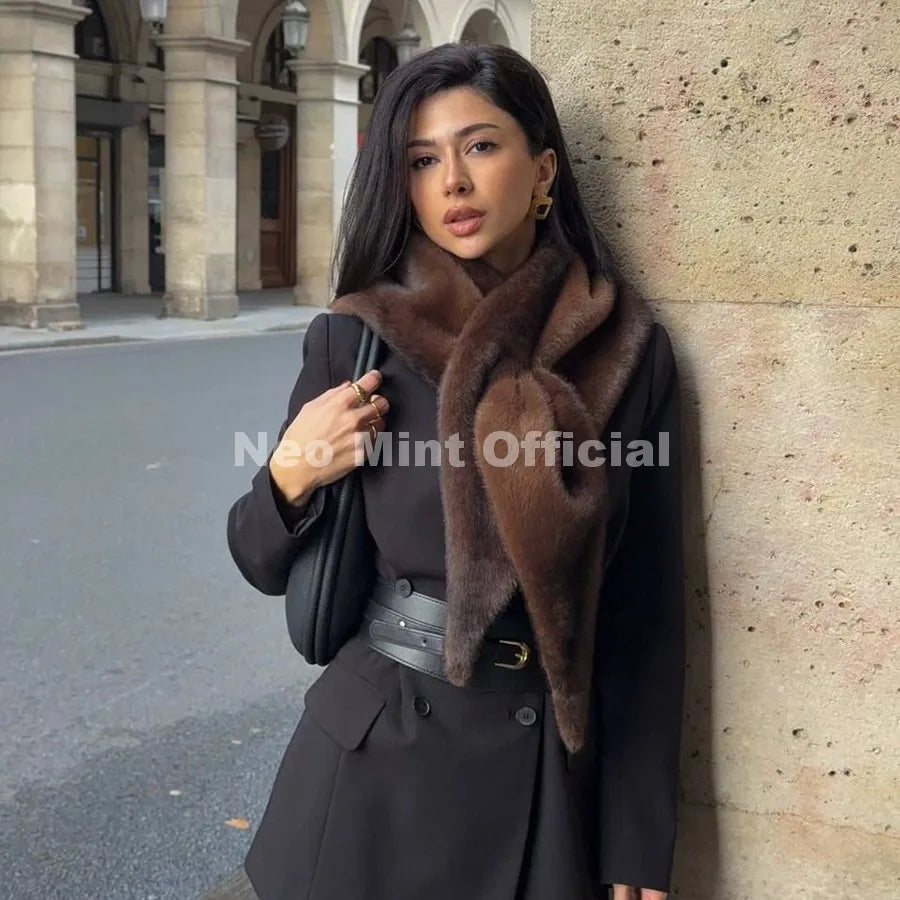 Neo Mint 2026 Brand Runway Fashion Stripes Sable Faux Mink Fur Triangle Foulard Women Winter Luxury Fur Scarf Neck Warmers Wraps