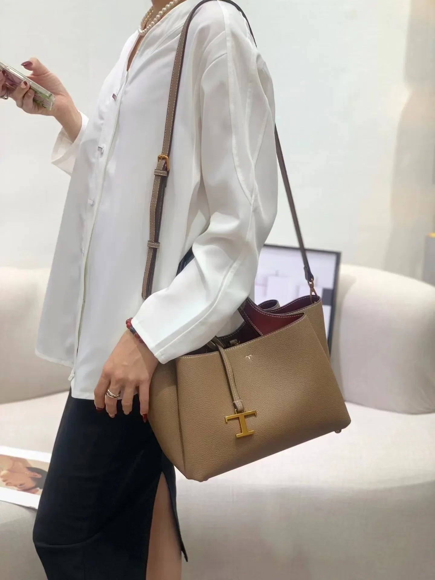 Elegant Shoulder Bag Handbags For Ladies Made Of Premium Leather - Famous Designer Luxury Brand Collection
