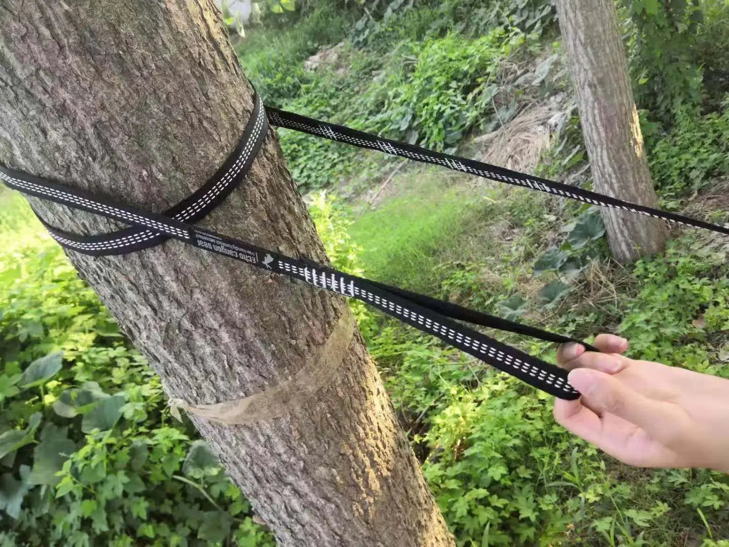 Outdoor Portable Anti-Roll Double Hammock for Camping Hiking Beach Backyard Courtyard Comfortable Suspension Bed with Carrying B
