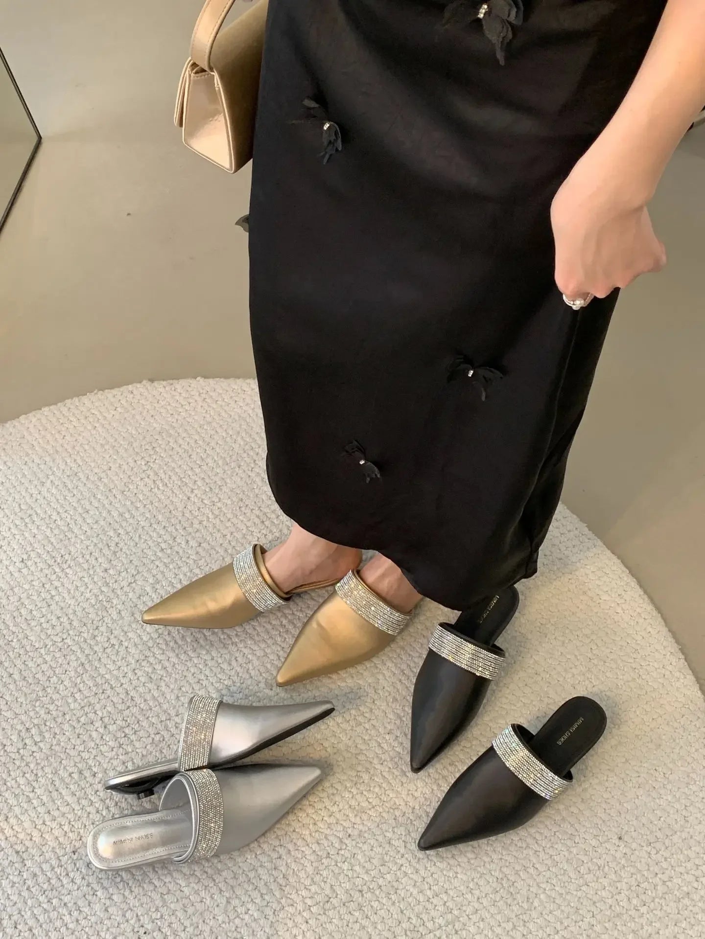 Pointy Toe Mules Women Slides Sandals Luxury Rhinestones Dress Shoes Summer 2025 Low Heel Gold Designer Slippers Ladies Pumps