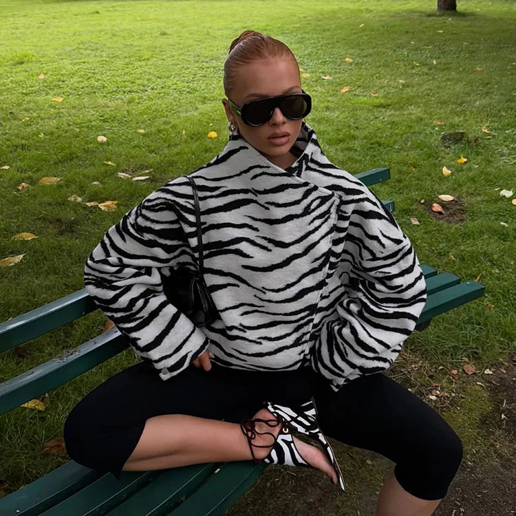 Fashion Women's Zebra Stripe Print Jacket Stand Collar Full Sleeve Loose Oversize Jackets Female 2026 Autumn Street Lady Coat