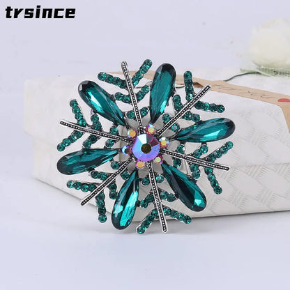 High-grade Rhinestone Snowflake Brooch Female Exquisite Jewelry Banquet Wedding Brooches Clothing Corsage Crystal Flower Badge